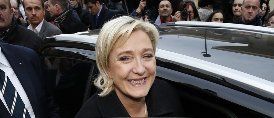 ​Kandydatka skrajnej prawicy w wyborach prezydenckich we Francji Marine Le Pen powiadomiła , że odmawia stawienia się na przesłuchanie w organach prowadzących śledztwo w sprawie fikcyjnego zatrudnienia jej współpracowników z unijnego budżetu.