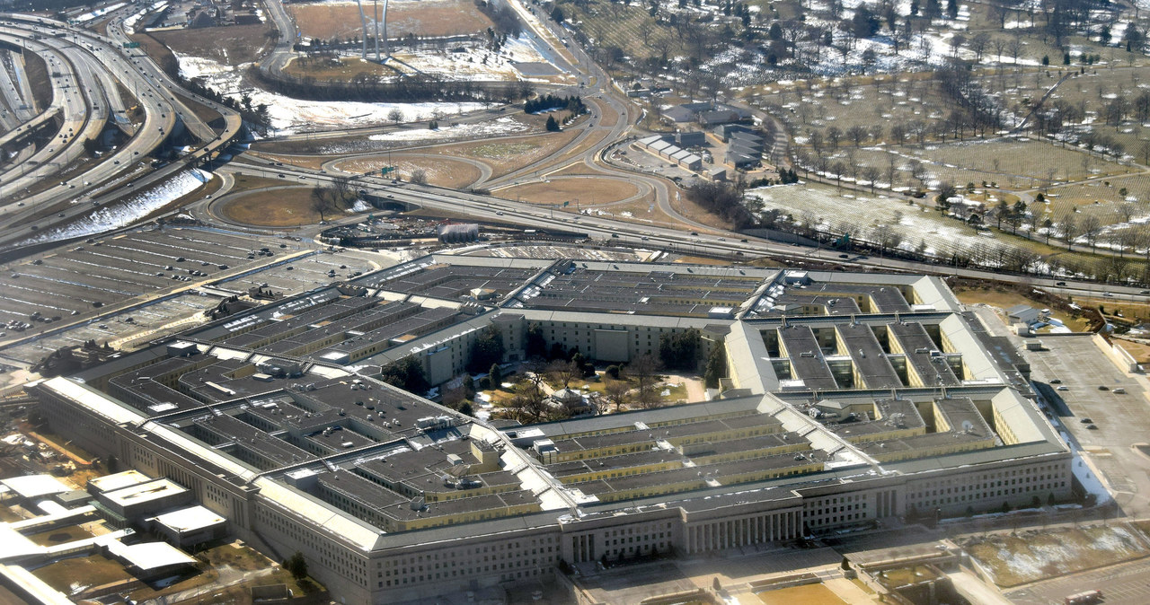 Pentagon, udostępnił, nowy, raport, którym, podkreślono, dotychczasowe, stanowisko, dokumencie, udzielono, odpowiedzi, pytania,  Pentagon o UFO. Wreszcie jest oficjalny raport i stanowisko USA