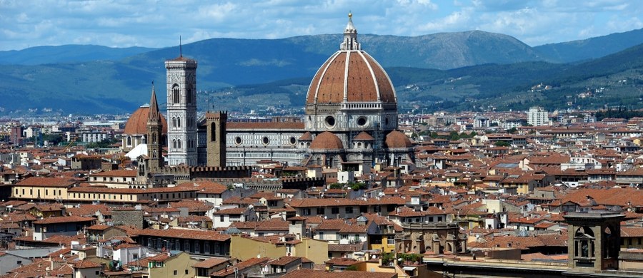Florencja, uważana za jedno z najbardziej romantycznych miast świata, jest stolicą osób samotnych. Tak włoska prasa podsumowała dane demograficzne ogłoszone przez władze miejskie. Liczba singli stale tam rośnie.