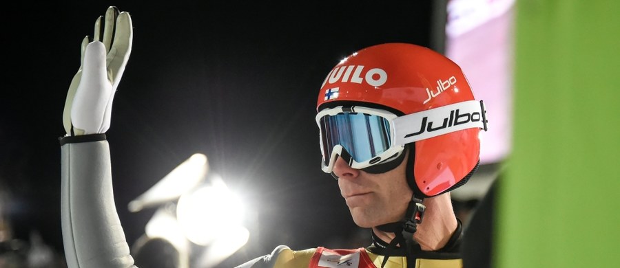 Legendarny fiński skoczek narciarski Janne Ahonen przyznał, że w jego kraju nie wszyscy są zadowoleni, kiedy startuje. „Dostaję wiele negatywnych, nieprzyjemnych i obraźliwych komentarzy” - wyjawił 39-letni zawodnik, który w sobotnim konkursie mistrzostw świata w Lathi zajął 25. miejsce. "Skaczę dla siebie i zamierzam jeszcze przez kilka lat startować" - podkreślił. 