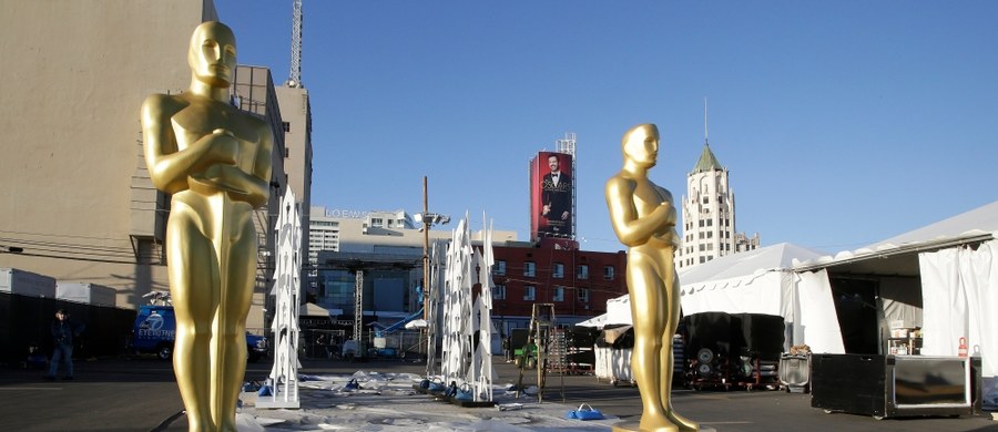 W nocy z niedzieli na poniedziałek polskiego czasu w Hollywood odbędzie się 89. ceremonia rozdania Oscarów. Galę poprowadzi Jimmy Kimmel. Za faworyta uważany jest "La La Land". Główne role w filmie Damiena Chazelle grają Emma Stone i Ryan Gosling. Oscarową noc będziemy relacjonować na bieżąco w Faktach RMF FM i na RMF24.pl. W Hollywood jest nasz amerykański korespondent Paweł Żuchowski. 