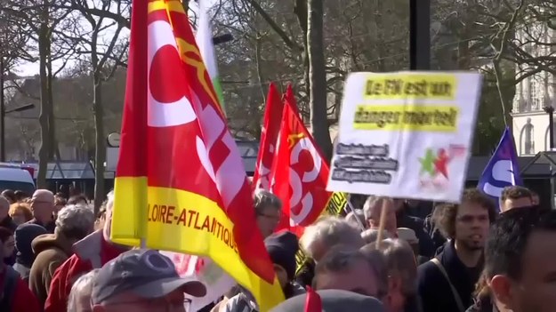​W Nantes, na północnym zachodzie Francji, doszło w sobotę i niedzielę do protestów przeciwko skrajnie prawicowemu, antyunijnemu i antyimigracyjnemu Frontowi Narodowemu (FN), na którego czele stoi Marine Le Pen, kandydatka ugrupowania w wyborach prezydenckich.