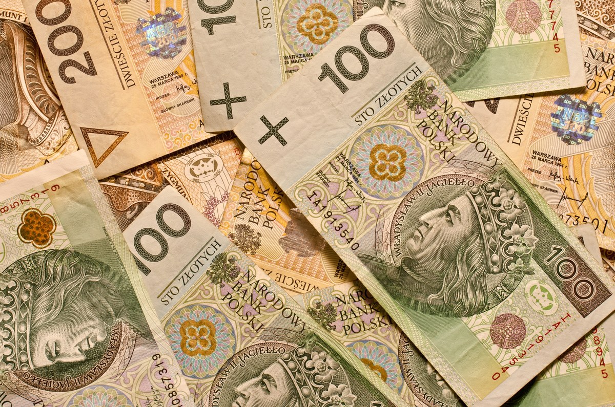 Naczelnik Urzędu Skarbowego w Sosnowcu i prezes klubu Zagłębie Sosnowiec są wśród trzech osób zatrzymanych przez Agencję Bezpieczeństwa Wewnętrznego w śledztwie dotyczącym korupcji. Urzędnikowi grozi do 10 lat więzienia, pozostałym osobom - do 8 lat za kratami.