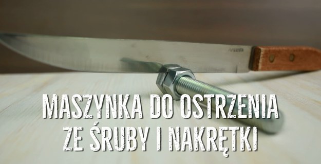 Podobno ostrość noży świadczy najlepiej o kucharzu, który się nim posługuje. Ostre noże to podstawa każdej kuchni, ale - wiadomo - po kilku, kilkunastu użyciach nawet najtwardsza stal zacznie się tępić. Jednak klasyczna ostrzałka to nie jest jedyne rozwiązanie - samodzielnie można zrobić w domu niezawodną maszynkę do ostrzenia, która już zawsze będzie wam pomagać utrzymać odpowiednią ostrość noży. Zobaczcie, jakie to proste!