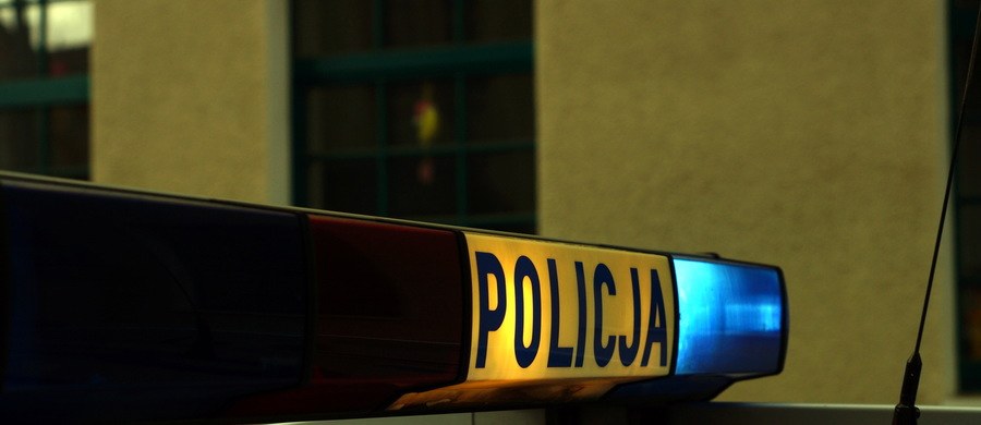 Zarzut nieumyślnego spowodowania śmierci usłyszał od policji 29-latek, który wczoraj w czasie polowania śmiertelnie postrzelił 63-letniego mężczyznę. Myśliwy przyznał się do winy. Tragiczną pomyłkę tłumaczył tym, że ofiara... szła na czworaka. 