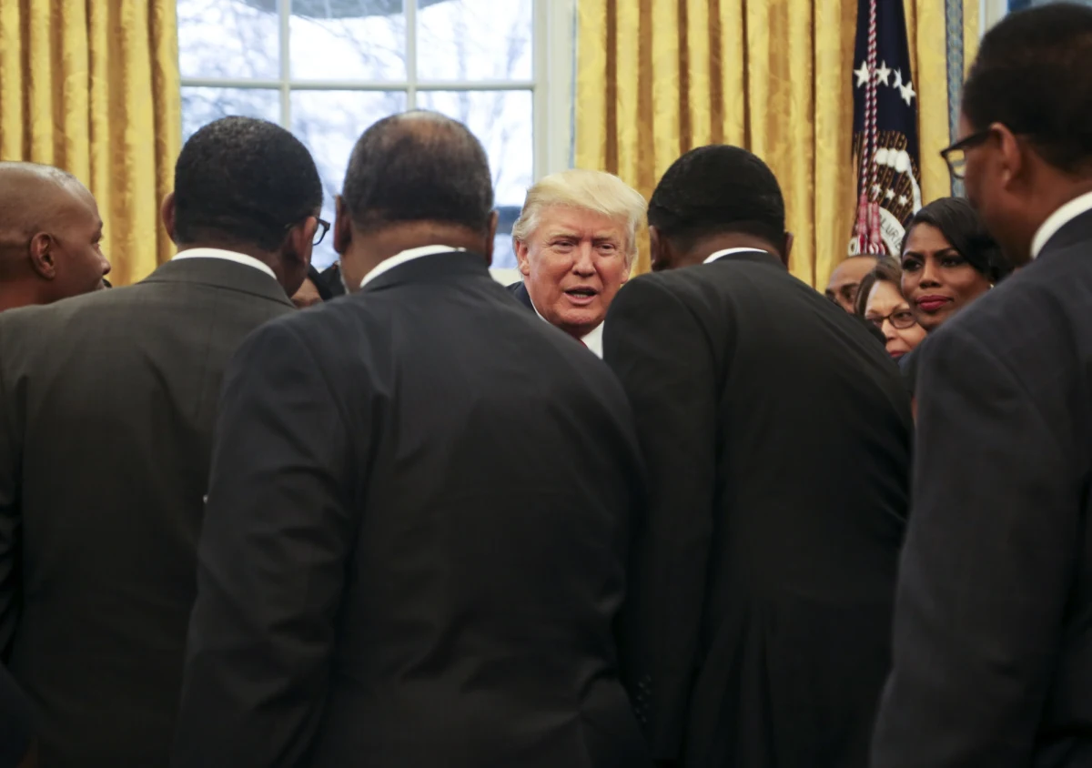 Donald Trump skomentował kompromitującą wpadkę podczas oscarowej gali, czyli pomyłkę podczas ogłaszania laureata w kategorii najlepszy film. "Organizatorzy gali tak mocno skupili się na polityce, że na końcu wtopili..." - stwierdził prezydent USA. 