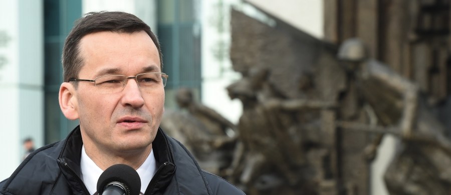 ​"Całkowity zakaz handlu w niedzielę nie wchodzi w grę, ale jestem za jego ograniczeniem" - mówi reporterowi RMF FM Mateusz Morawiecki. Wicepremier nie popiera projektu ustawy związkowców z Solidarności, którzy domagają się zamknięcia sklepów we wszystkie niedziele.