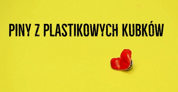 Plastikowe kubki, które zabieramy na biwak czy przyjęcie, świetnie nadają się również do przygotowania drobnych przypinek, które często można spotkać w sklepach. Własnoręcznie zrobione są równie piękne, satysfakcja z noszenia samodzielnie przygotowanego pina - ogromna, zaś metoda pozwala na pełną dowolność tego, jak będzie wyglądała nasza przypinka. Zrobienie jej jest dziecinnie proste - zobaczcie nasz sposób!