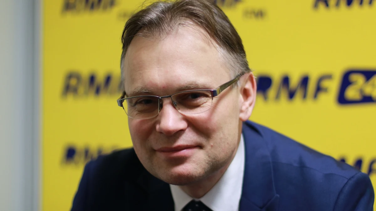 "Bardzo cenię pana Saryusz-Wolskiego (…). Jest naprawdę politykiem wagi ciężkiej w sprawach zagranicznych" - mówił poseł PiS Arkadiusz Mularczyk, pytany w Popołudniowej rozmowie w RMF FM o możliwą kandydaturę Jacka Saryusz-Wolskiego na przewodniczącego Rady Europejskiej. "Nie mam szczegółowej wiedzy na temat tego, czy rząd go popiera, czy nie" - zaznaczył. Pytany zaś przez Marcina Zaborskiego, czy wybranie na szefa Rady Europejskiej socjalisty - a wystawienia swojego kandydata nie wykluczyła dzisiaj frakcja Socjaliści i Demokraci - będzie lepszym rozwiązaniem niż reelekcja Donalda Tuska, Mularczyk odparł: "Czas pokaże, co jest lepsze, co gorsze. Te ostatnie 2,5 roku Donalda Tuska w fotelu szefa RE nie przyniosło jakichś istotnych korzyści dla Polski czy też dla polskiej polityki zagranicznej". Poseł stwierdził jednocześnie, że "po Donaldzie Tusku każda osoba być może będzie lepsza". Marcin Zaborski pytał Arkadiusza Mularczyka również o to, czy jest zadowolony z tempa pracy Trybunału Konstytucyjnego pod kierownictwem Julii Przyłębskiej. "Ta sytuacja w Trybunale jest konsekwencją tego, co działo się przez ostatni rok. Trybunał przez rok pod dowództwem pana Andrzeja Rzeplińskiego zajmował się samym sobą" - odparł poseł PiS. Jak dodał: TK zwiększy tempo pracy, "gdy ustabilizuje się sytuacja personalna w Trybunale (…). Te sprawy trzeba uporządkować".