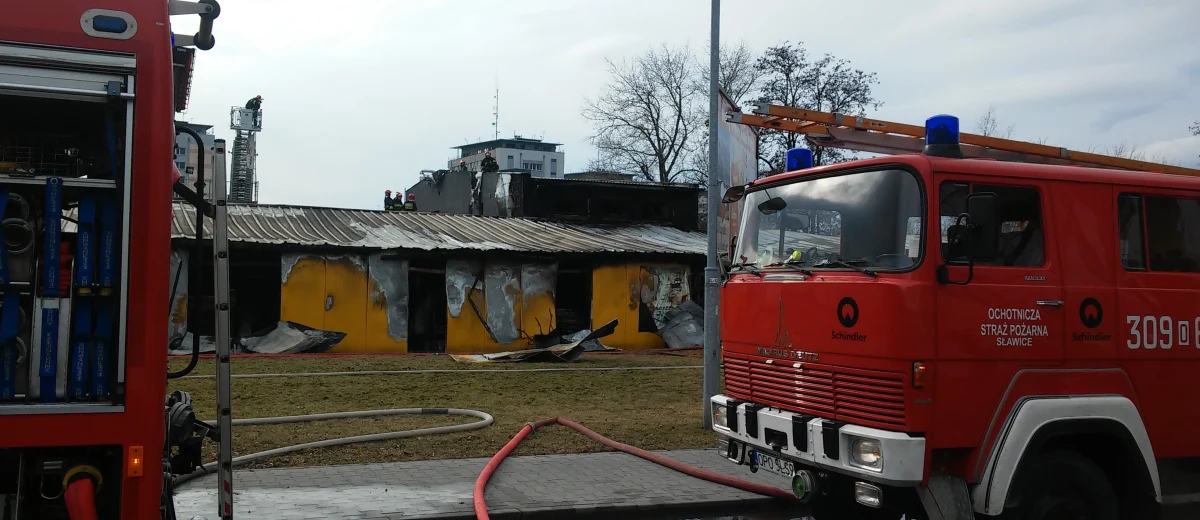 Kilkudziesięciu strażaków walczyło z pożarem hali magazynowej przy ulicy Budowlanych w Opolu. Informację o wybuchu ognia dostaliśmy na Gorącą Linię RMF FM.