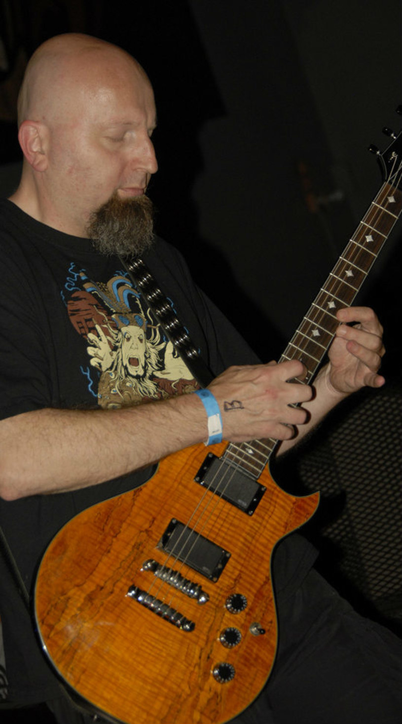 Uznany amerykański gitarzysta Jack Owen dołączył do składu Six Feet Under.