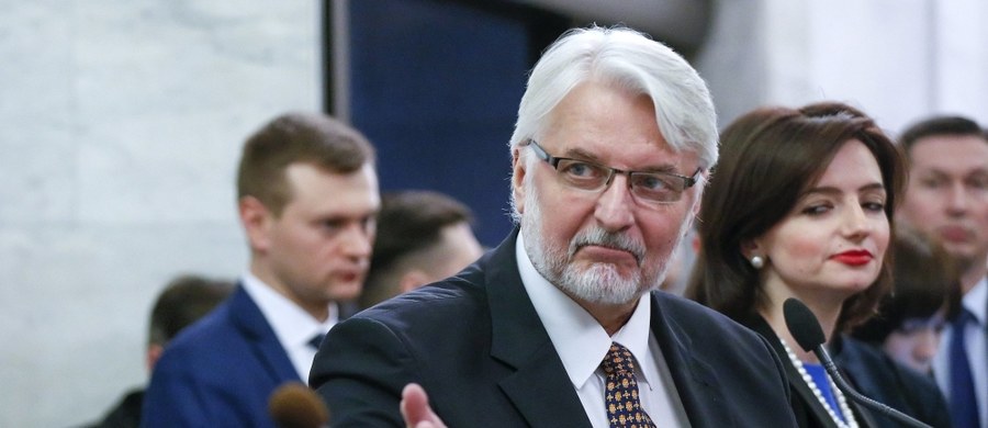 Jest bardzo prawdopodobne, że Rosja dąży do aneksji Donbasu - powiedział w środę w Kijowie szef MSZ Witold Waszczykowski. Zapowiedział, że będzie kontynuował rozmowy na ten temat ze swoim ukraińskim odpowiednikiem Pawło Klimkinem w ciągu kilkunastu dni w Warszawie.