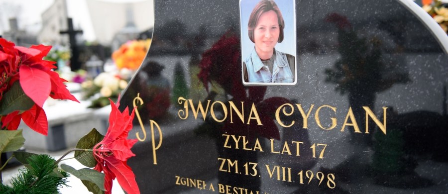 Koleżanka zamordowanej przed 19 laty Iwony Cygan ze Szczucina Renata G.-D., podejrzana o składanie fałszywych zeznań, pozostanie w areszcie. Krakowski sąd nie uwzględnił jej zażalenia.