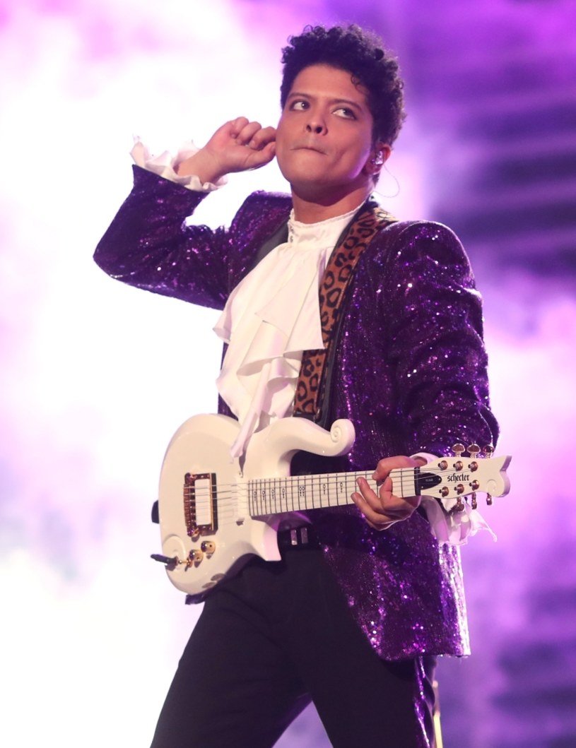 Bruno Mars zaprezentował teledysk do singla "That's What I Like" promującego jego trzecią płytę "24K Magic".