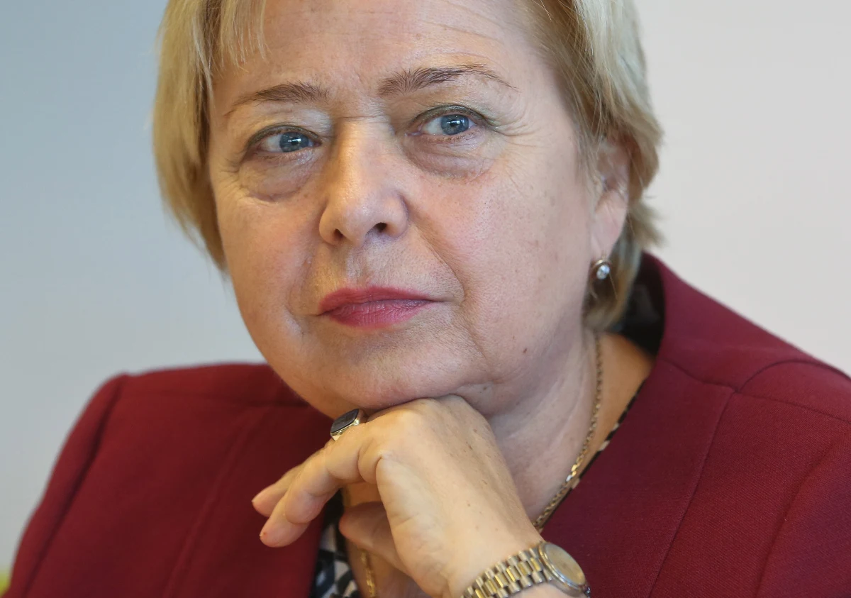 "Nie ma żadnych podstaw do kwestionowania prawidłowości wyboru i powołania na stanowisko I prezesa Sądu Najwyższego sędzi Małgorzaty Gersdorf" - oświadczył rzecznik Sądu Najwyższego sędzia Michał Laskowski. Wcześniej Arkadiusz Mularczyk z PiS poinformował, że grupa 50 posłów złożyła do Trybunału Konstytucyjnego wniosek o stwierdzenie zgodności z ustawą zasadniczą procedury wyboru szefa SN przez Zgromadzenie Ogólne Sędziów, a także samego aktu przedstawienia kandydatów na to stanowisko prezydentowi.