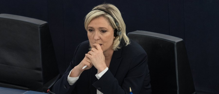 ​Parlament Europejski uchylił immunitet poselski liderce francuskiego Frontu Narodowego i kandydatce na prezydenta Francji Marine Le Pen w związku z dochodzeniem w sprawie publikacji na Twitterze zdjęć z egzekucji zakładników Państwa Islamskiego.