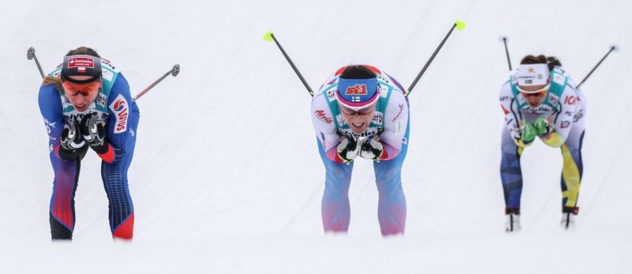 Justyna Kowalczyk, Ewelina Marcisz, Kornelia Kubińska i Martyna Galewicz wywalczyły ósme miejsce w biegu sztafetowym 4x5 km na MŚ w Lahti! Ta lokata gwarantuje im start w przyszłorocznych igrzyskach olimpijskich w Pjongczang i - co dla nich równie ważne - sportowe stypendia. Wygrały Norweżki, a Marit Bjoergen sięgnęła po 17. złoty medal mistrzostw świata w karierze. Srebro zdobyły Szwedki, a brąz Finki. Biało-czerwone straciły do zwyciężczyń 3.22,0.