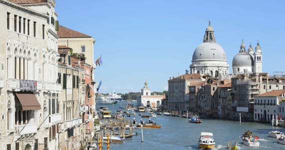 Do 2100 roku Wenecja i miasta położone nad Adriatykiem, od Triestu po Rawennę, mogą zostać całkowicie zalane z powodu raptownego podniesienia się poziomu Morza Śródziemnego - ostrzegł międzynarodowy zespół naukowców. Potwierdził stawiane już wcześniej hipotezy.