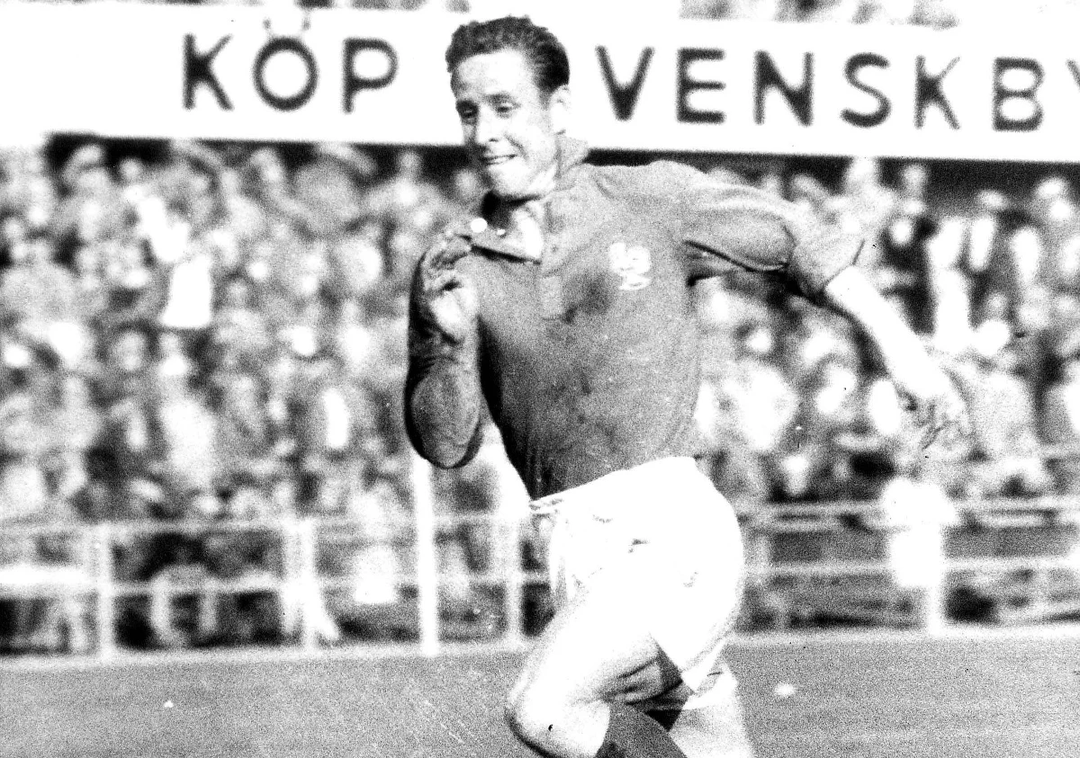 Nie żyje legendarna postać francuskiego futbolu Raymond "Kopa" Kopaszewski. Ten polskiego pochodzenia piłkarz trzy razy z rzędu zdobył z Realem Madryt Puchar Europy. Zmarł w wieku 85 lat.