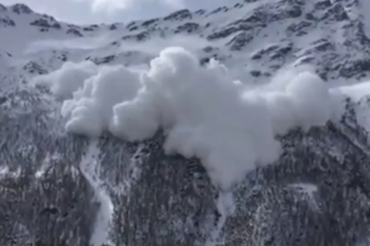 ​Siedem osób zginęło w piątek w lawinie podczas jazdy na snowboardach na północnym zboczu góry Czeget w rejonie najwyższego szczytu Kaukazu Elbrusu w rosyjskiej Kabardyno-Bałkarii - poinformowały w sobotę lokalne władze.