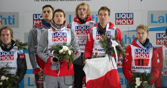 Polacy wygrali drużynowy konkurs w skokach narciarskich mistrzostw świata w Lahti. Drugie miejsce zajęli Norwegowie, a trzecie Austriacy. 