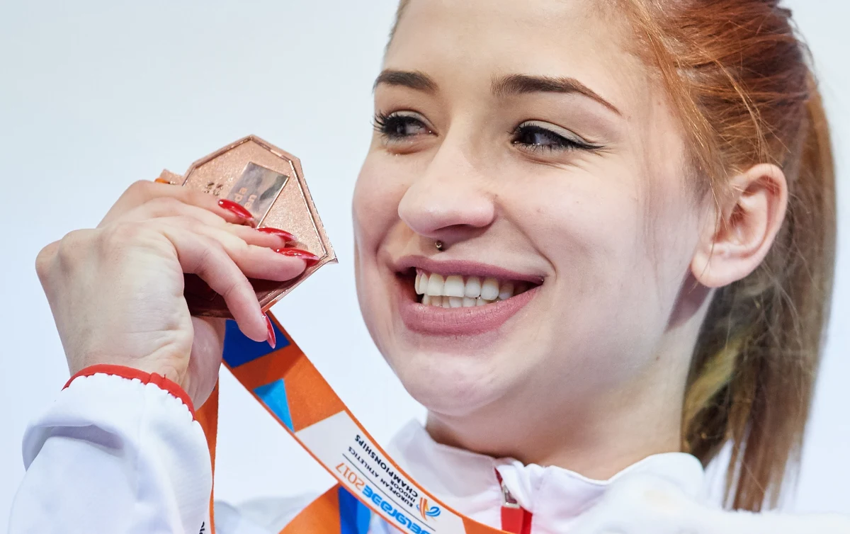 Ewa Swoboda (AZS AWF Katowice) czasem 7,10 w biegu na 60 m wywalczyła brązowy medal halowych lekkoatletycznych mistrzostw Europy w Belgradzie. Wygrała Brytyjka Asha Philip - 7,06, a druga - z takim samym wynikiem co Polka - była Ukrainka Olesia Powh.
