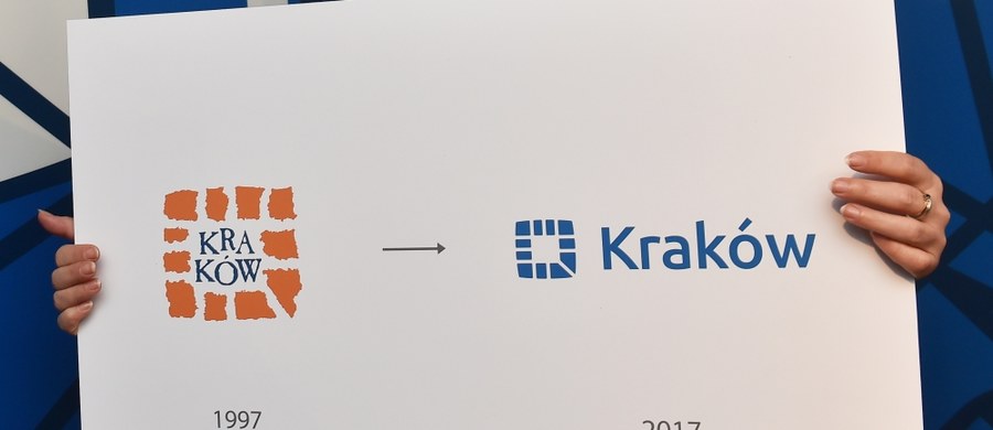 Kraków ma nowe logo. Znak przypomina poprzedni symbol, ale zamiast kolor pomarańczowego, pojawia się na nim niebieski, a centralna część jest pusta - poprzednio zajmował ją napis "CRACOVIA". 