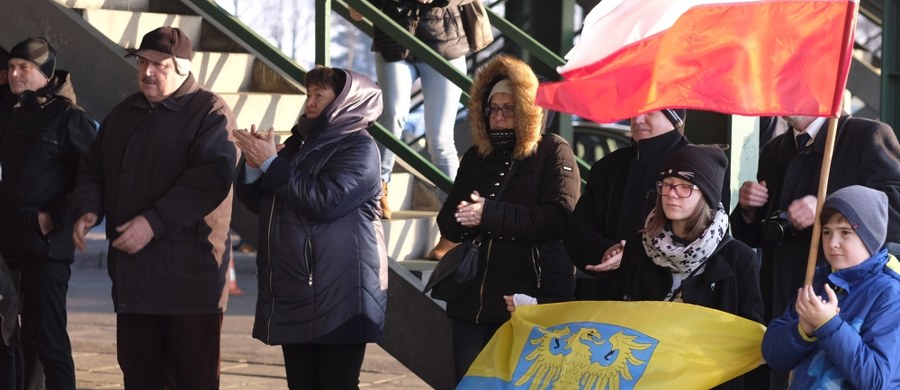 Kilkadziesiąt pracownic kopalni Krupiński w Suszcu oraz żon zatrudnionych tam górników pojedzie jutro do Warszawy z petycją do premier Beaty Szydło. Chcą zaapelować do szefowej rządu o podjęcie działań na rzecz ratowania kopalni.