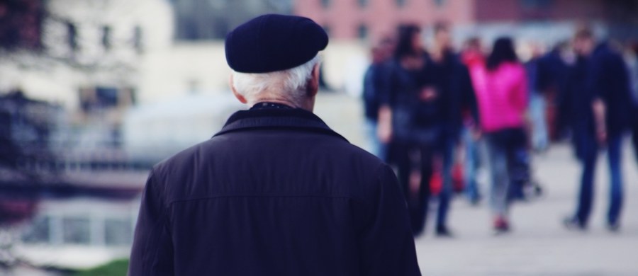 Mieszkańcy Żychlina w Łódzkiem prowadzą zbiórkę społeczną dla emerytów, którym brakuje pieniędzy na chleb czy leki. Akcja trwa na portalu crowdfuningowym. 