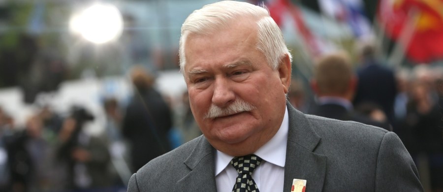 "Nie mam słów, które wyraziłoby moje oburzenie na takie działania naszego rządu. Wstyd mi za to, co się dzieje" – tak były prezydent Lech Wałęsa skomentował wystawienie Jacka Saryusz-Wolskiego jako kandydata Polski na stanowisko szefa Rady Europejskiej. "Muszą mieć wielkiego haka na niego" – ocenił. 