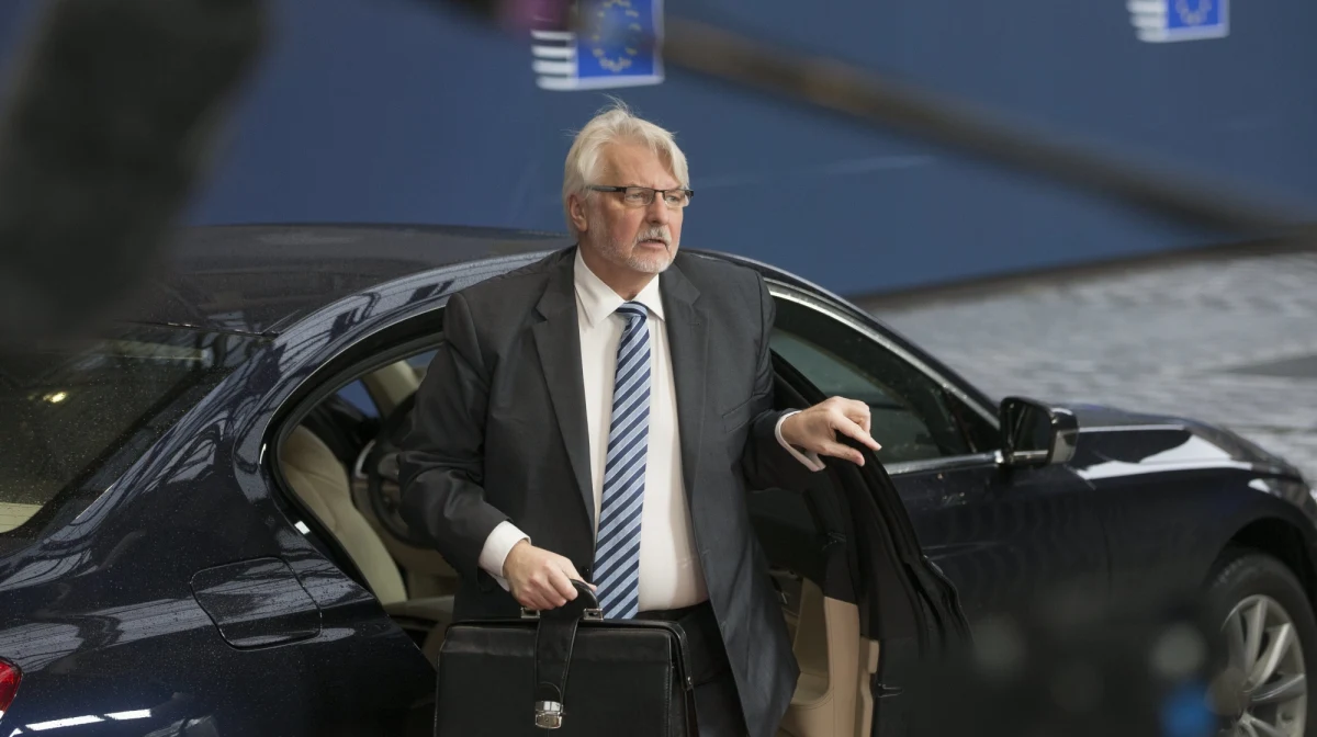 Znamy nieoficjalne reakcje Brukseli na zapowiedź szefa polskiej dyplomacji Witolda Waszczykowskiego, który podkreśla, że jest tylko jedna oficjalna kandydatura na szefa Rady Europejskiej - Jacka Saryusz-Wolskiego. "Polski rząd będzie dążyć do tego, by jego kandydat na szefa Rady Europejskiej Jacek Saryusz-Wolski został zaproszony na szczyt UE i zaprezentował swój program" - mówił wcześniej w Brukseli polski minister spraw zagranicznych. 