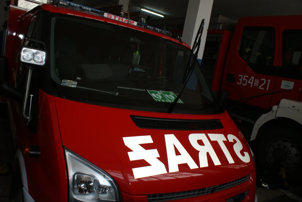 Spłonęła hala na terenie przedsiębiorstwa przy ulicy Pstrowskiego w Gnieźnie. Informację o zdarzeniu otrzymaliśmy na Gorącą Linię RMF FM. Nie ma informacji o osobach poszkodowanych. Strażacy rozbierają budynek.