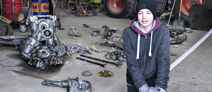 ​Chłopiec z duńskiej miejscowości Birkelse w Jutlandii Północnej dokonał niezwykłego odkrycia podczas odrabiania zadania domowego. Daniel Rom Kristiansen odnalazł wrak samolotu z ludzkimi szczątkami. Wcześniej jego ojciec powiedział mu, by "poszukał samolotu, który prawdopodobnie rozbił się na pobliskim polu".