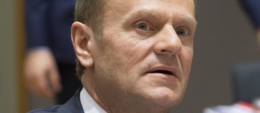 Donald Tusk jest niemal pewny tego, że stanowisko przewodniczącego Rady Europejskiej będzie piastował także w kolejnej kadencji. Ma poparcie wystarczającej liczby krajów, by wygrać głosowanie. Niewykluczone jednak, że na rozpoczynającym się dzisiaj unijnym szczycie dojdzie do awantury. Trzy scenariusze tego, co może się wydarzyć w Brukseli, przedstawia korespondentka RMF FM Katarzyna Szymańska-Borginon.