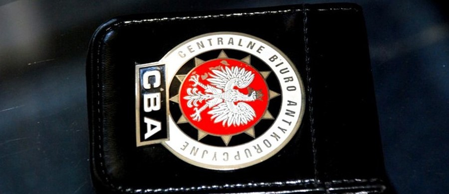 Byłemu dyrektorowi olsztyńskiego ośrodka TVP i miejscowemu przedsiębiorcy postawiono zarzuty o charakterze korupcyjnym - podała Prokuratura Krajowa. Wobec obu zastosowano poręczenia majątkowe, a wobec biznesmena - również zakaz opuszczania kraju.