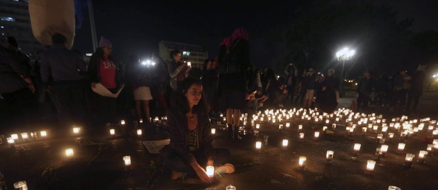 Do 34 wzrosła liczna ofiar pożaru, który wybuchł wczoraj w czasie protestu wychowanek gwatemalskiego domu opieki. Wciąż wiele ciężko poparzonych dziewcząt walczy o życie.