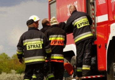 Pożar na Podkarpaciu. W akcji ucierpiał jeden ze strażaków