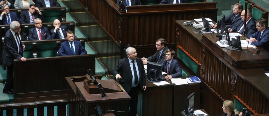 ​Sejm przyjął dziewięć poprawek Senatu do ustawy przewidującej powołanie komisji weryfikacyjnej ds. warszawskiej reprywatyzacji. Teraz ustawa trafi do prezydenta Andrzeja Dudy.