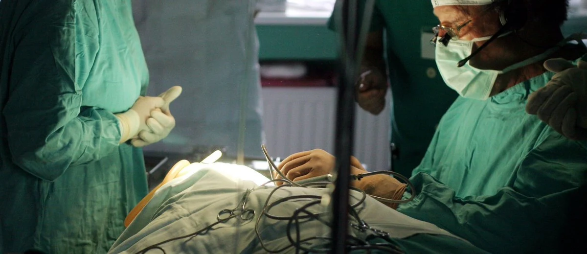 Chorzy na raka mogliby żyć dłużej, ale szpitalom nie opłaca się stosować nowoczesnych badań diagnostycznych i terapii w tzw. terapiach lekowych. Pacjenci apelują o wykorzystanie nowych metod szczególnie, że decyzje resortu zdrowia otwierają taką możliwość – pisze "Gazeta Polska Codziennie".