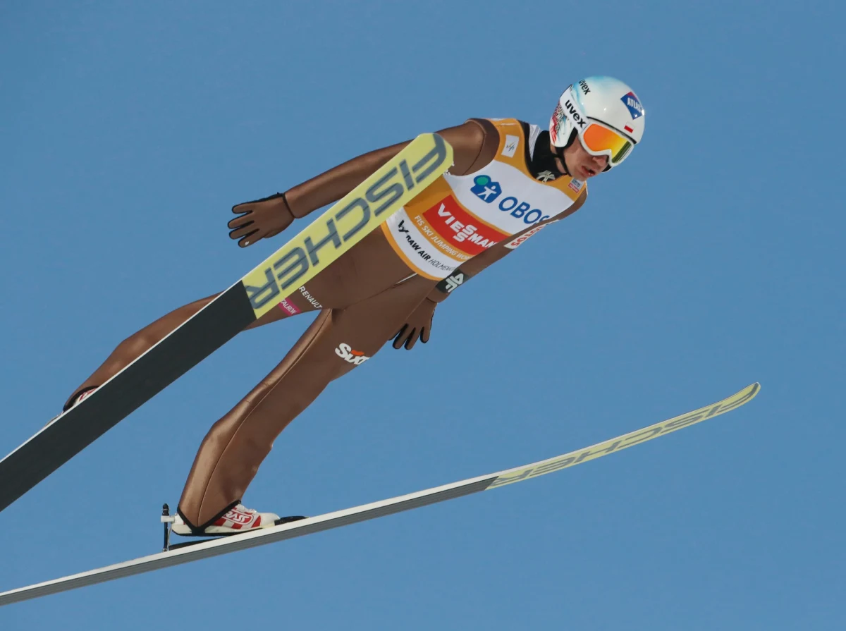 Polscy skoczkowie narciarscy, którzy niedawno zdobyli drużynowe mistrzostwo świata, są faworytami dzisiejszego konkursu Pucharu Świata w Oslo. Występy poszczególnych zawodników będą się liczyć do cyklu Raw Air.