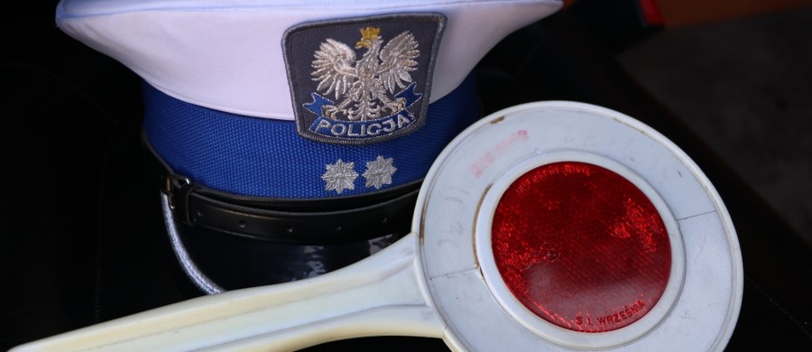 ​Cztery osoby, w tym dziecko, zostały ranne w wypadku na warszawskich Bielanach. Sprawcą wypadku był pijany kierowca - informuje dziennikarz RMF FM Michał Dobrołowicz.
