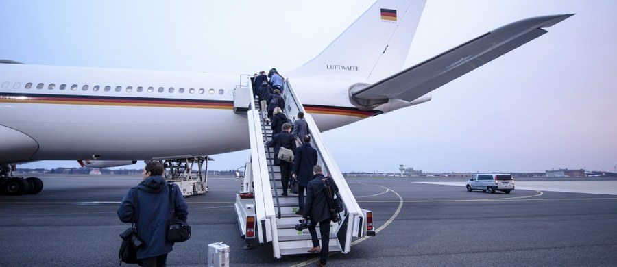 ​Kanclerz Niemiec odwołała swoją wtorkową wizytę w Stanach Zjednoczonych. Angela Merkel powiedziała reporterom, że jej podróż do Waszyngtonu, gdzie miała spotkać się z prezydentem Donaldem Trumpem, nie dojdzie do skutku z powodu złej pogody. Spotkanie zostało przełożone na najbliższy piątek.