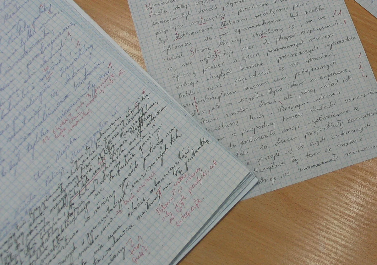 Stara zasada mówi: trening czyni mistrza. Także mistrza ortografii. Przed III Ogólnopolskim Dyktandem Krakowskim sprawdźcie, czy jesteście w formie! Wynik 50 na 50 nie powinien Was zniechęcać. Koniecznie pochwalcie się w komentarzach, jak Wam poszło!