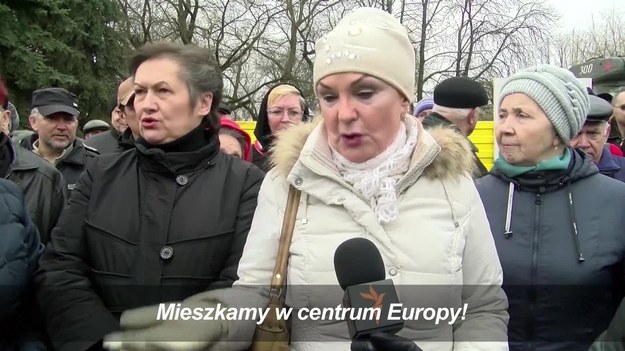 Nasi sąsiedzi wyszli na ulice, protestują przeciw dekretowi, według którego każda osoba w wieku produkcyjnym, która pozostanie bezrobotna ponad pół roku, będzie zmuszona zapłacić karę.