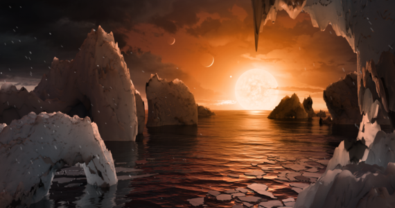 Ewentualne życie w pozasłonecznym układzie planetarnym TRAPPIST-1, mogłoby stosunkowo łatwo przemieszczać się miedzy tamtejszymi planetami - przekonują w najnowszej pracy naukowcy z Harvard University. Ich artykuł, opublikowany na portalu arxiv.org, cytuje na swej stronie internetowej czasopismo "New Scientist". Manasvi Lingam i Avi Loeb przekonują, że planety zdolne do podtrzymania życia krążą tam na tyle blisko siebie, że ewentualne mikroorganizmy mogłyby z pomocą odłamków planetoid przenosić się między nimi.