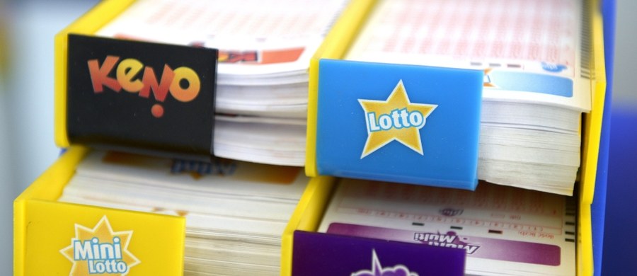 5, 12, 34, 41, 47, 49 - to wyniki wtorkowego losowania Lotto. Nie dały one jednak nikomu wygranej w postaci upragnionej "szóstki". Kwota, którą można było dzisiaj zgarnąć wynosiła 30 milionów złotych. Brak zwycięzcy oznacza, że w najbliższym losowaniu do wygrania będzie... 35 milionów złotych!