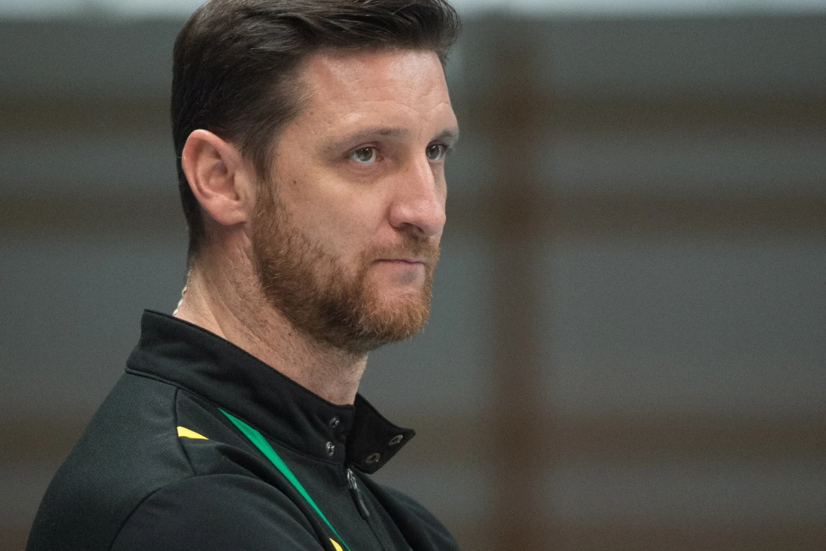 Piotr Gruszka zdementował informacje opublikowane na oficjalnej stronie Polskiego Związku Piłki Siatkowej według których miał on zostać asystentem trenera naszej kadry Ferdinando de Giorgiego. "Rozmowy wciąż trwają...!!!" - napisał Gruszka na Twitterze.