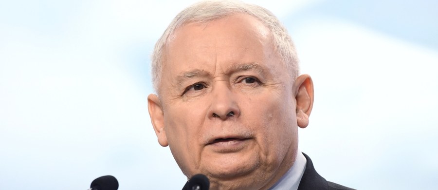 Nie ma wątpliwości, że mimo przegranej na szczycie UE uczyniliśmy dobrze i że - co może zabrzmi paradoksalnie - nasz status, a także osobisty status pani premier w ten sposób się podniósł, a nie obniżył - oświadczył w rozmowie z “Rzeczpospolitą” prezes Prawa I Sprawiedliwości Jarosław Kaczyński. Jego zdaniem Unia Europejska “została zdominowana przez jedno państwo. A właściwie przez jedną osobę”.