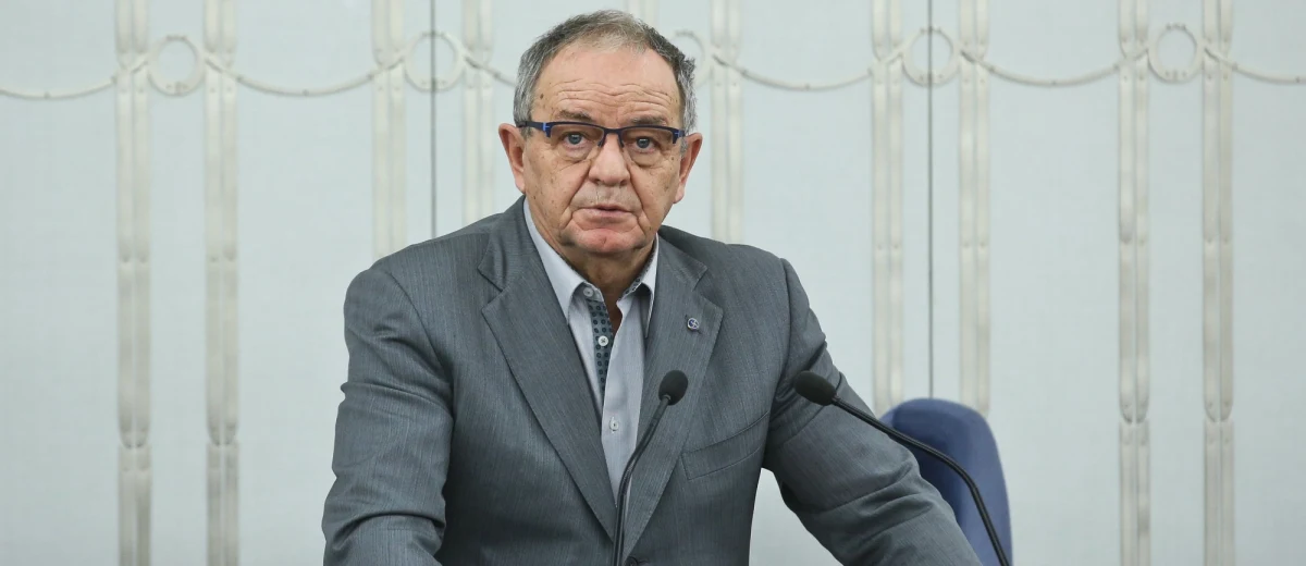 "Nowoczesna oczekuje chyba za wiele od tego, w jakim jest miejscu. Nie chodzi mi o to, jakie ma wsparcie procentowe, chodzi o to, że są nową partią" - powiedział w Popołudniowej rozmowie w RMF FM Jerzy Fedorowicz. Senator Platformy Obywatelskiej dodał, że jego partia jest ugrupowaniem, które powstało wcześniej, miało swoje przejścia, było opozycją, rządziło. "I powstaje druga część w oporze przeciwko temu, cośmy zepsuli, złożona z ludzi inteligentnych i wspaniałych, i nagle oni uważają, że mogliby być lepsi" - podkreśla gość Marcina Zaborskiego. "Polityka jest grą, w tej grze nie wszystkie karty są jasne dla publiczności" - wyjaśnił Fedorowicz.