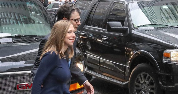 Nie jest wykluczone, że Chelsea Clinton, córka Hillary i Billa Clintonów, pójdzie w ślady rodziców - o spekulacjach nt. politycznej przyszłości byłej Pierwszej Córki USA pisze w swym internetowym wydaniu gazeta "The Hill". Okazją do wkroczenia w świat wielkiej polityki mogłyby być dla 37-latki przyszłoroczne wybory do Kongresu.